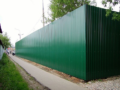 Забор из профнастила. Строительство заборов в Томске, низкие цены на заборы из профнастила. Надежные заборы для дачи, гарантия 1 год, акции.